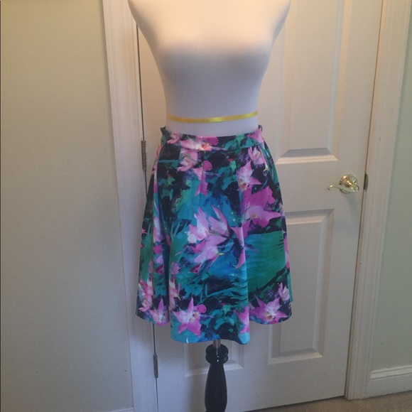 Cynthia Rowley pleated mini skirt with pockets - Picture 2 of 6